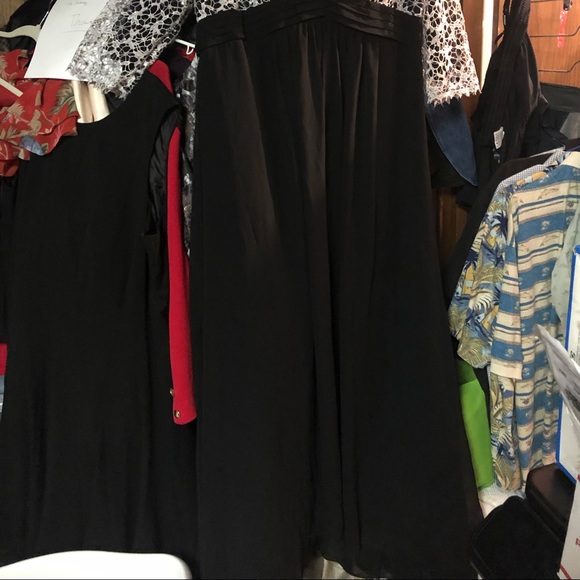 Cindy Evening Gown - 467 $80 or $70 w/offer - Picture 4 of 4